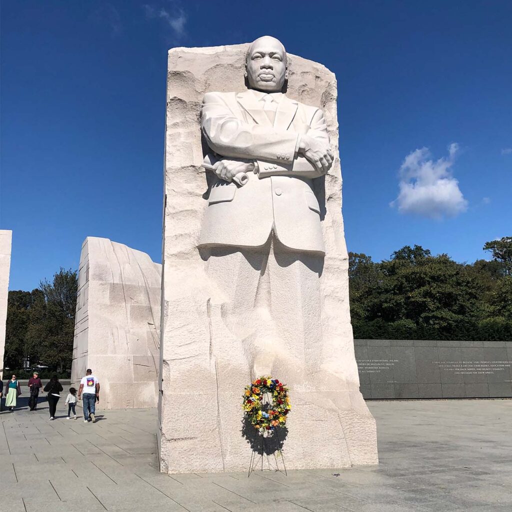 Monumental tours