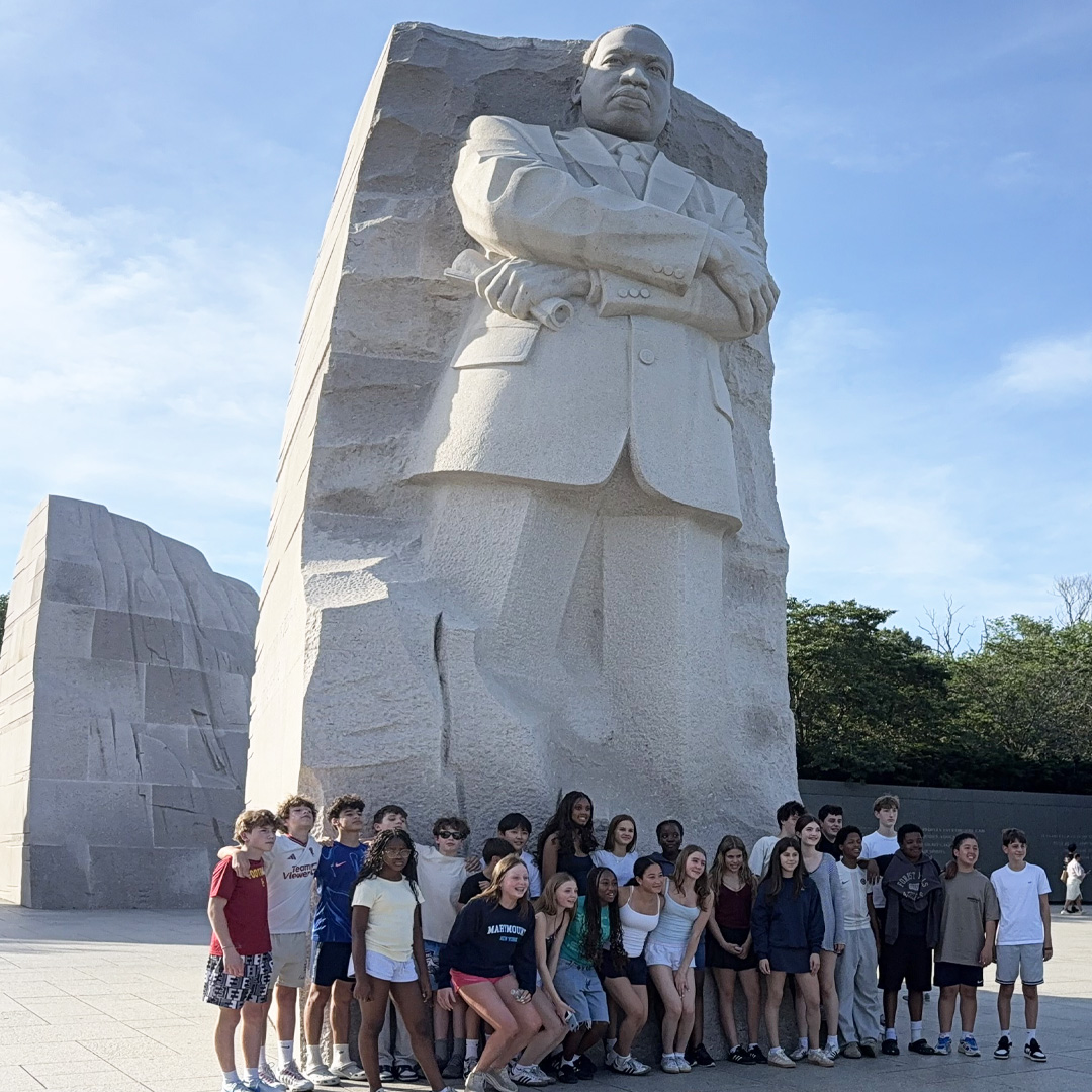 students touring1 Monumental Tours Student Tours